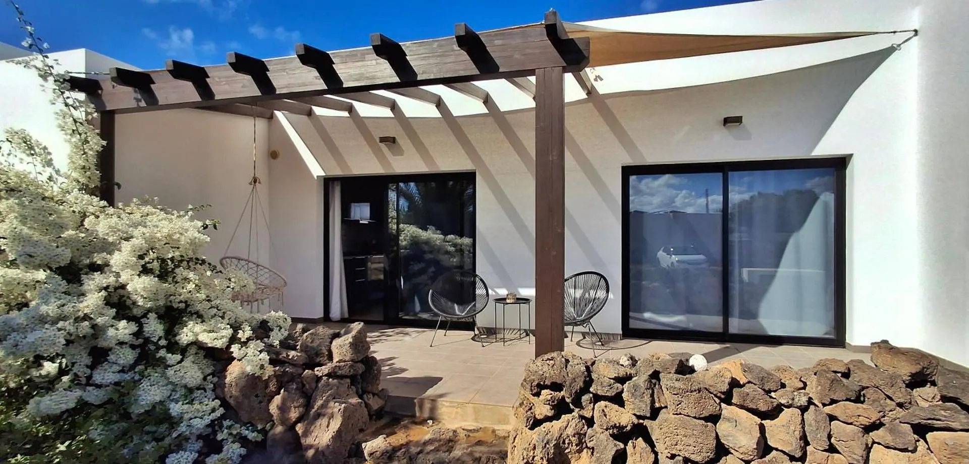 Lajares Villa Y Estudios Art Lab contacts